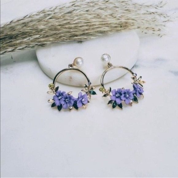 purple flower statement earrings pearl with crystal - Picture 4 of 6